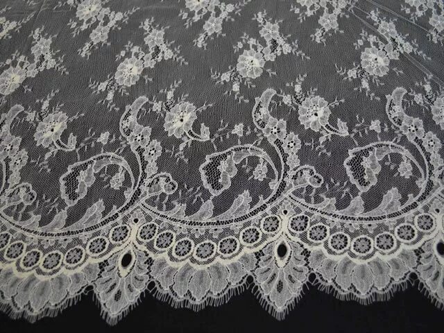 узкое кружево. кружево полотно. шелковое белье с кружевом. шелковые кружева. кружевное полотно ткань.