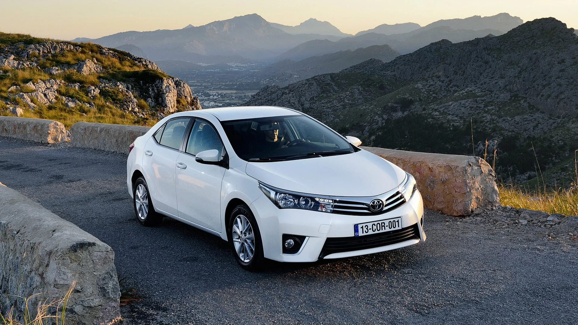 Toyota camry королла. Тойота королла toyota corolla. Toyota corolla лучше или. Toyota corolla vs camry. Toyota corolla лучше или.