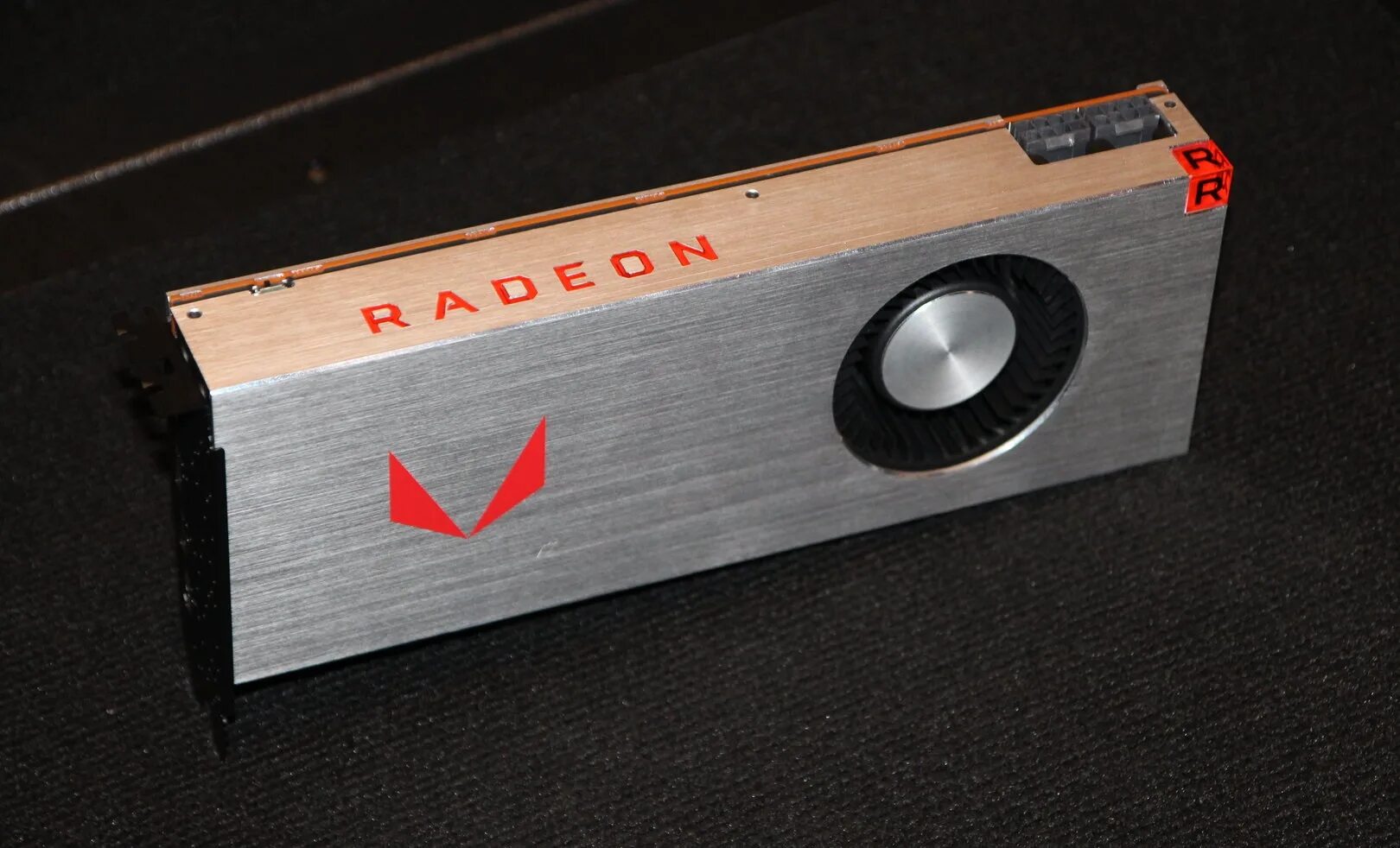 Vega 64 купить. RX Vega 64. AMD Radeon RX Vega 64. АМД РХ Вега 64. RX Vega 64 reference.