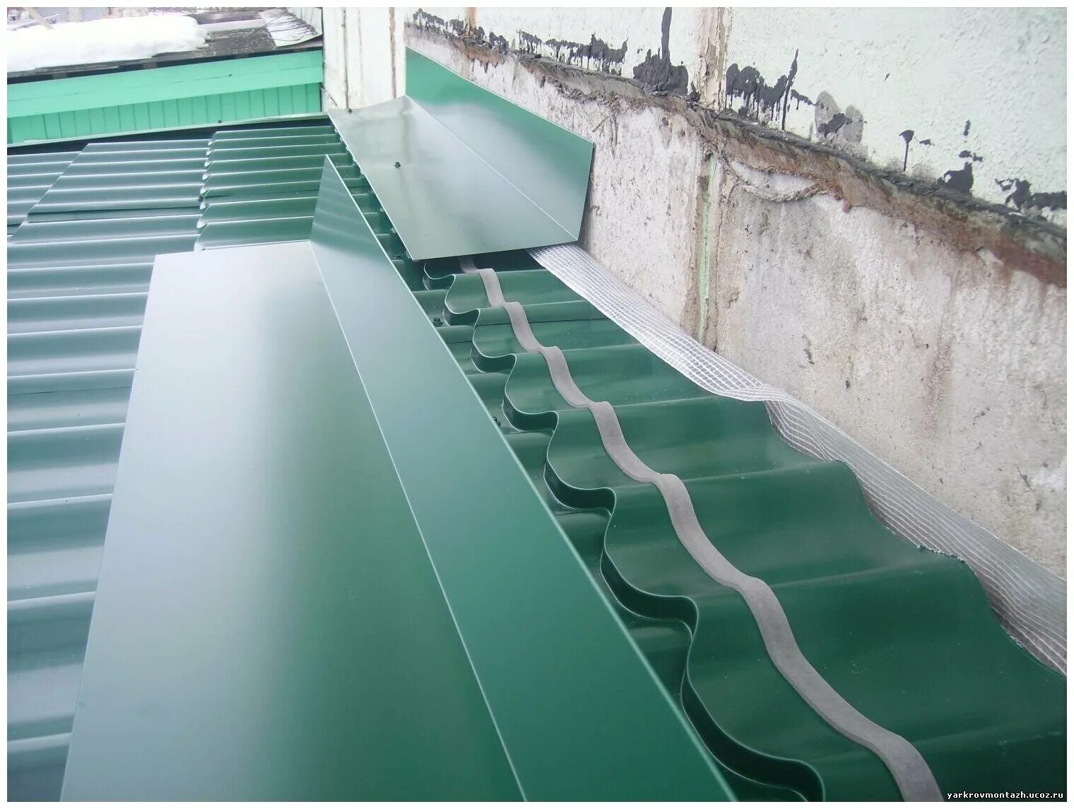 планка примыкания для кровли. планка примыкания для профнастила к стене. планка примыкания верхняя 250х147х2000. примыкание к стене из профлиста узел примыкания. планка примыкания нижняя 250*122*2000.