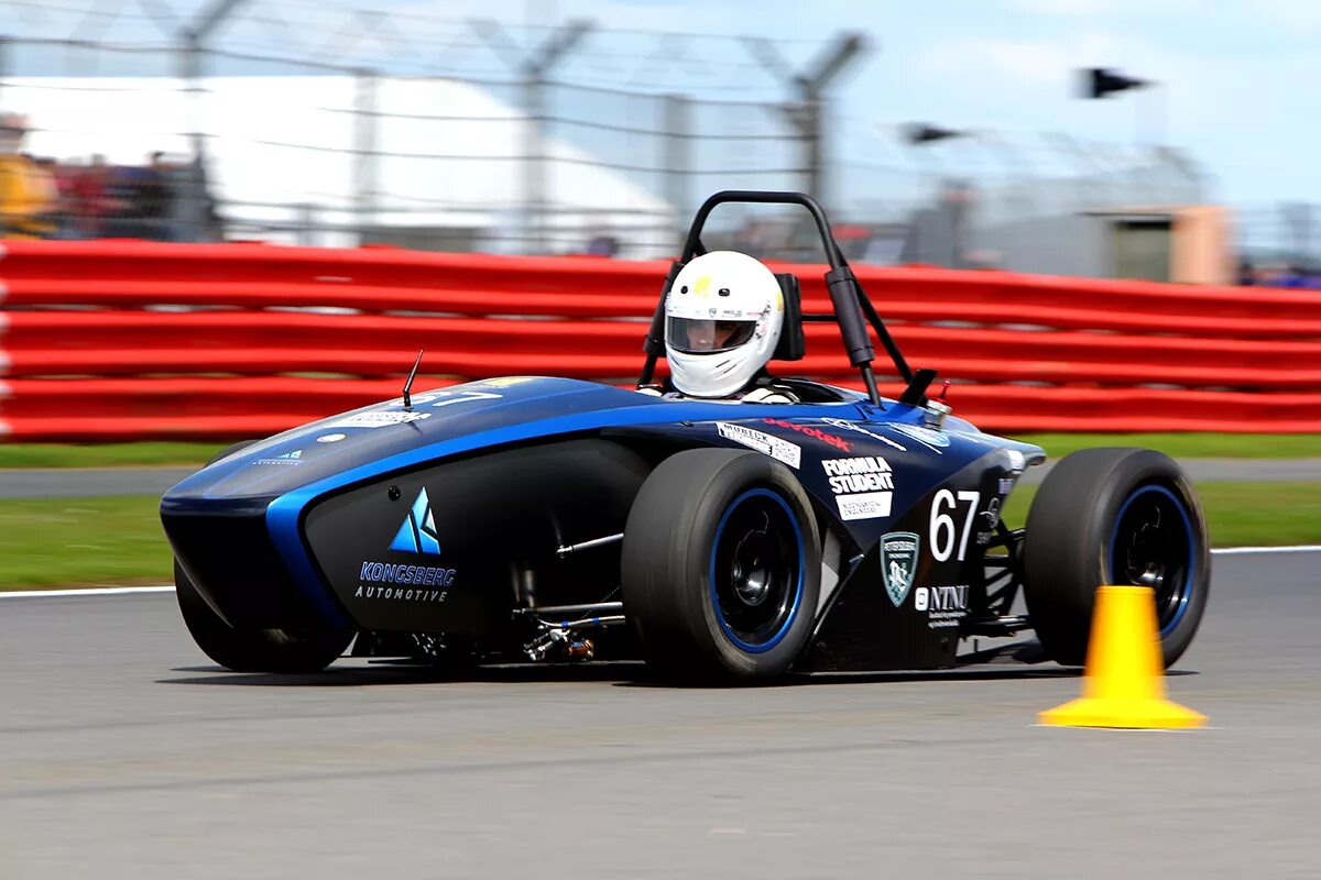 Формула 3. Болид Formula student. Формула студент в Москве 2022. Формула студент 2021. Формула студент Болид.