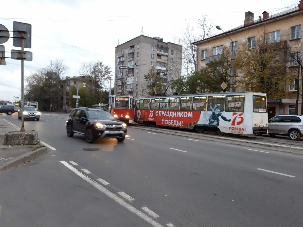 Макси проспект Победы 200 Череповец Трамвайная остановка. 2 Трамвая столкнулись в Череповце. МУП Электротранс Череповец первый трамвай. Череповец остановка ул Верещагина. Маршрут 4 вологда