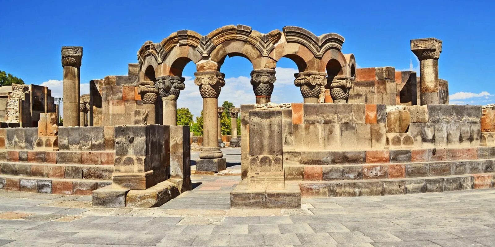 Где находится звартноц. Звартноц храм. Звартноц археологический комплекс. Ереван Звартноц. Руины Армения.