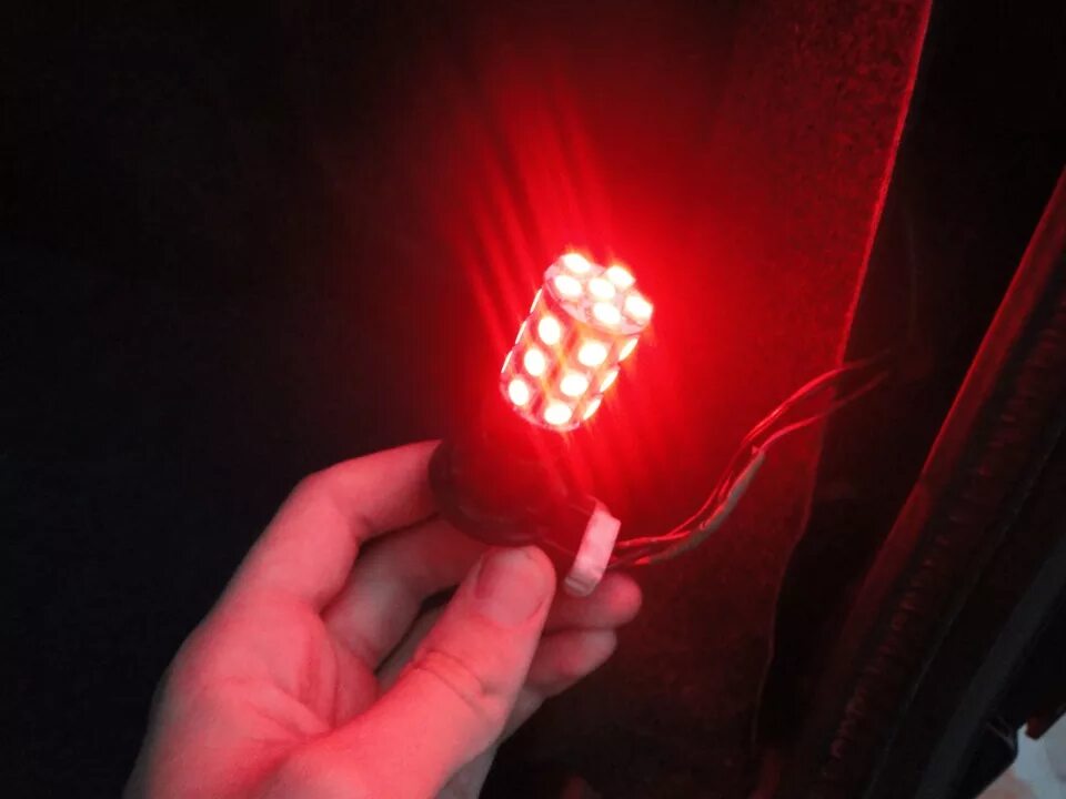 Отключи светодиод. Диодные лампы стоп сигнала и габарита. 2х контактные лампочки светодиодные на стоп и габариты. Ford Transit 2014 лампа заднего стоп сигнала. Диодная двухконтактная лампа стоп-габарит.