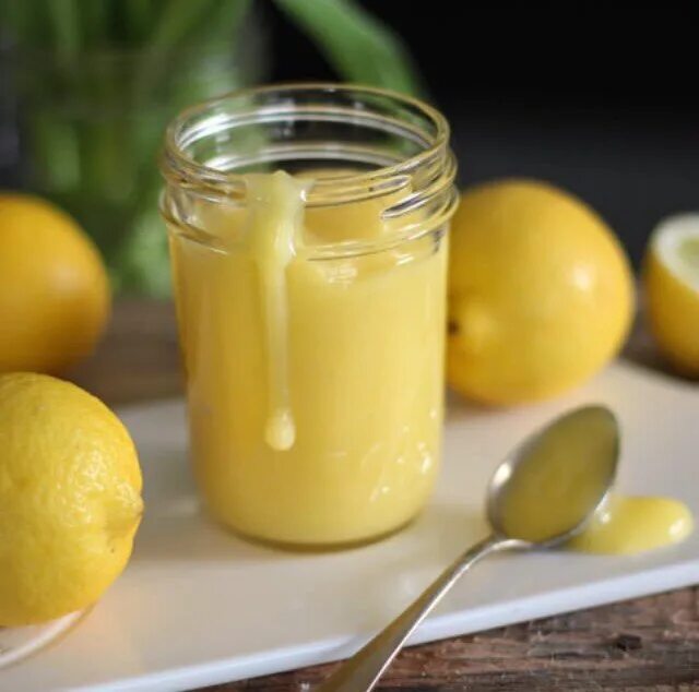 Лимонный смузи. Смузи с лимоном и медом. Смузи из лимона. Смузи с лимоном