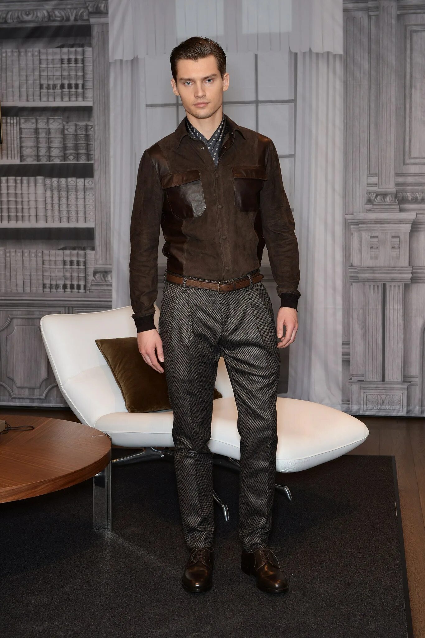 Trussardi одежда. Trussardi leather men. мужская коллекция труссарди 2025. trussardi men одежда мужская. модель труссарди мужчины.