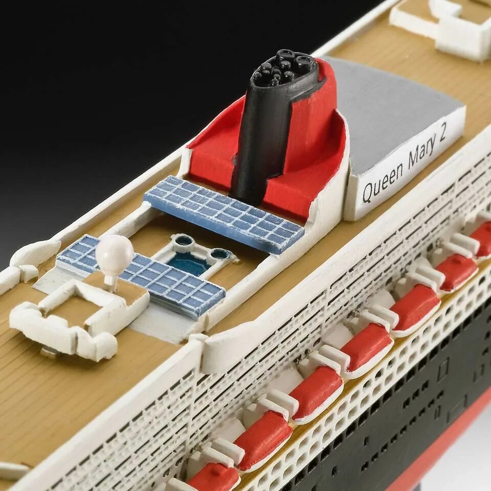 Модель лайнера. Revell queen mary 2 1 1200. сборная модель revell oceanliner queen mary 2 (05808) 1:1200. queen mary 2 модель revell. модель лайнера куин мэри 1.