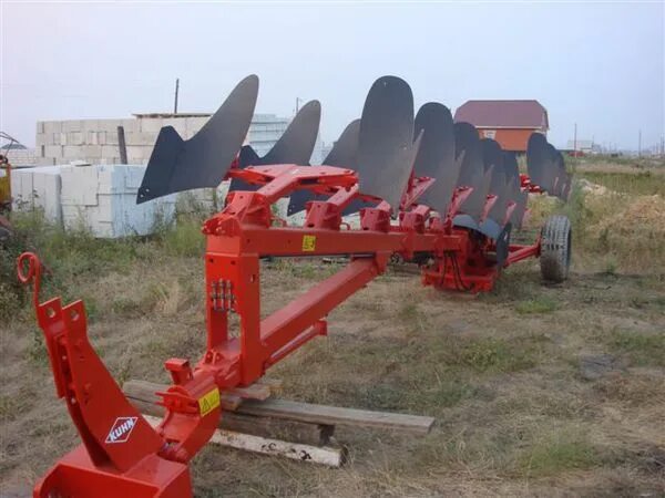 Бу оборотные плуги. Kuhn multi-master 123. Плуг квернеланд 3 корпуса. Бу оборотные плуги. Лемкен плуг оборотный 5+1 бу.