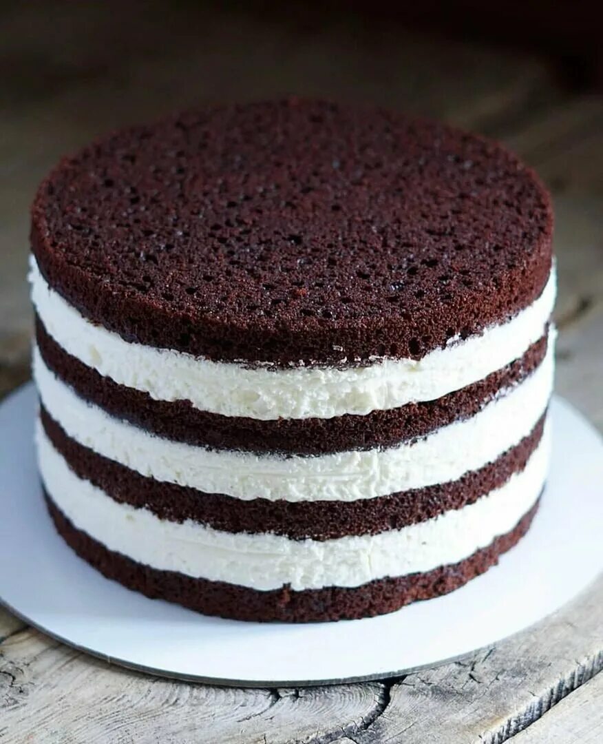 Легкий бисквитный торт. Шоколадный бисквит для торта. Торт простой. Шоколадный бисквитный торт. Торт из шоколадного бисквита.