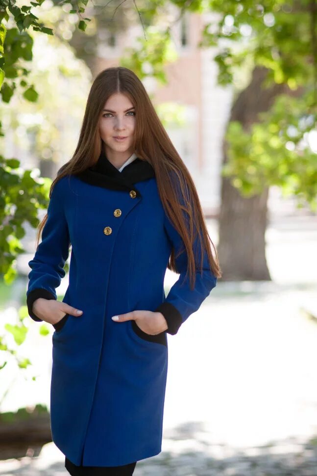 Синее пальто купить. Женское пальто. Синее пальто женское. Синее полупальто. Темно синее пальто женское.
