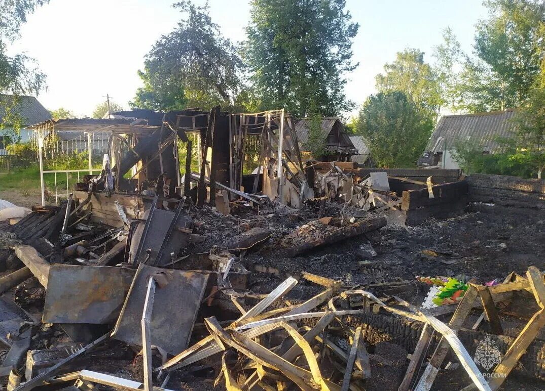 Пожары кардымово. Видео пожара в кардымово. В смоленщине сгорел дом. Пожары гродно. Видео пожара в кардымово.