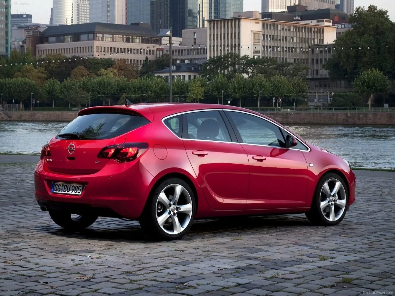 Opel Astra j. Opel Astra Turbo. Опель хэтчбек отзывы