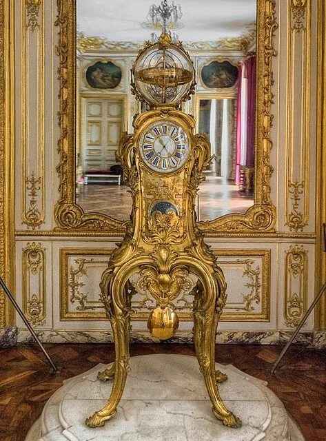 Версаль часы. Напольные часы Versailles 1781 Mice. Divina Gong напольные часы. Английские напольные часы. Напольные часы 18 века.