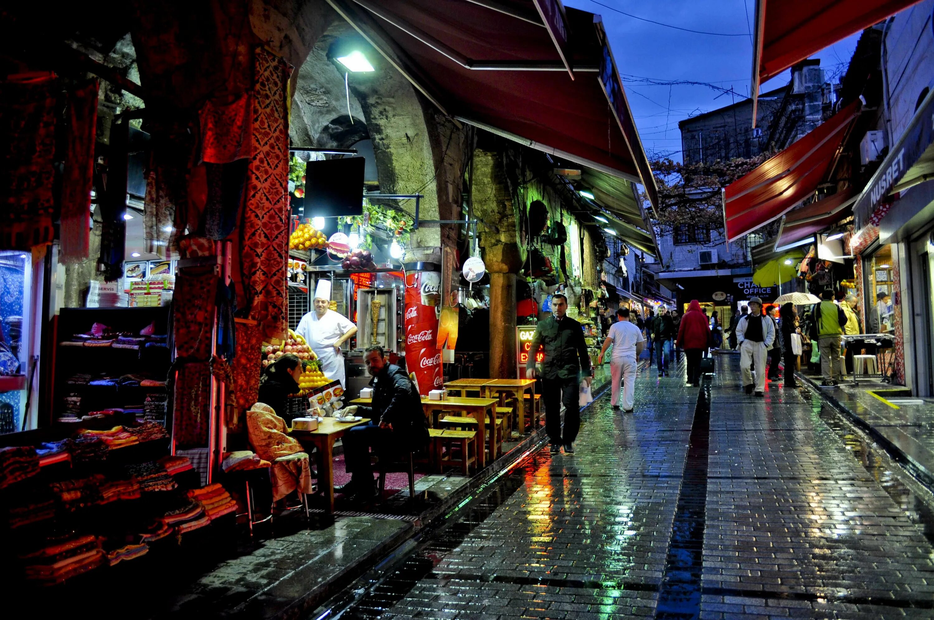Стамбул старый город султанахмет. Улица Истикляль, Стамбул, Турция. Турция улица Истикляль. Турецкие улочки Стамбула. Торговая улица Стамбула Истикляль.