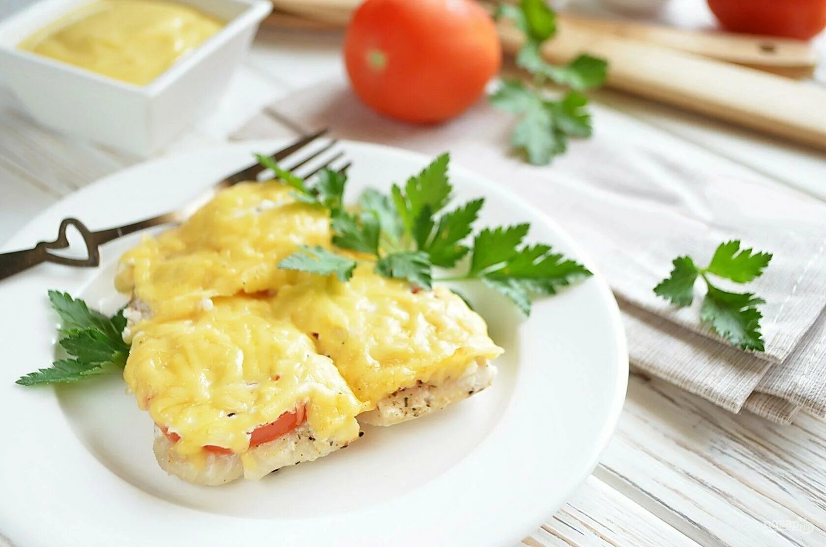 Запеченная куриное филе с картошкой сыром. Судак по французски. рыба по французски. треска под сыром. треска под сыром в духовке.