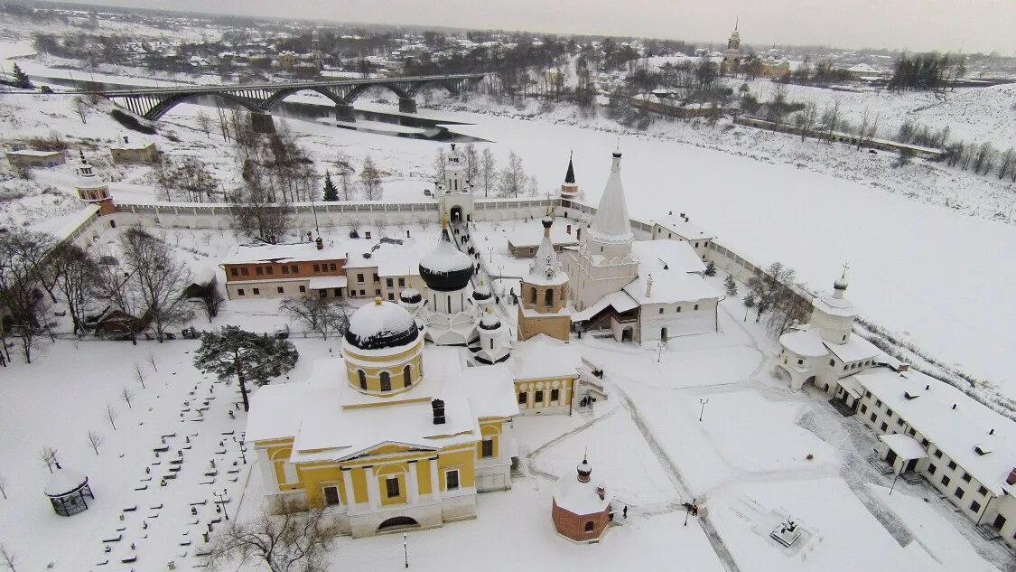 Камеры старица. Старицкий успенский монастырь старица. успенский монастырь старица зимой. успенский собор старица. старицкий успенский монастырь зимой.