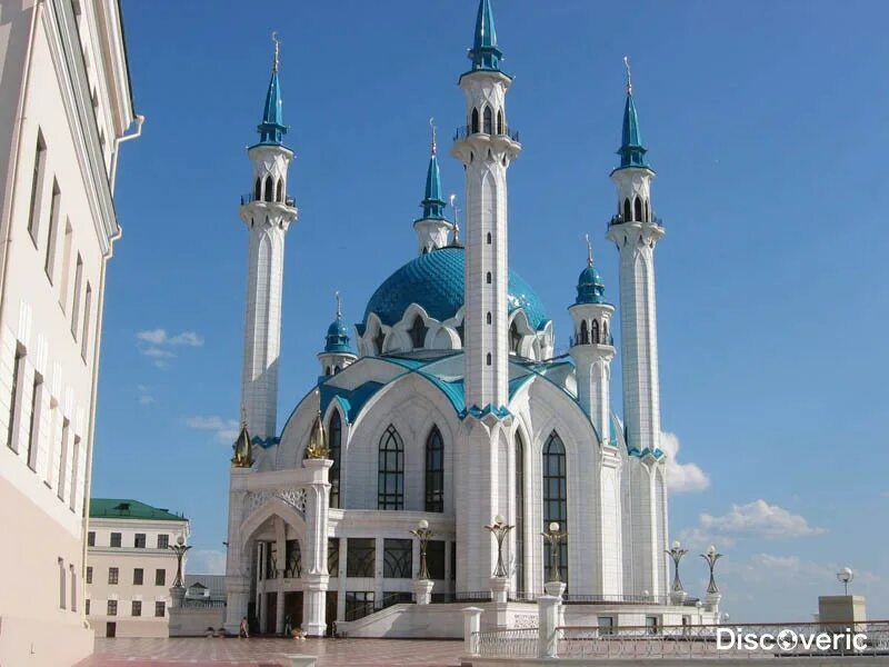 Достопримечательность кул шариф. Мечеть кул-шариф. знаменитая мечеть в казани. строительство кул шариф казань. на площади у мечети кул шариф.