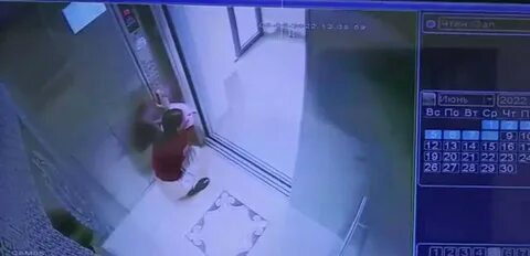 Девочки в лифте видео