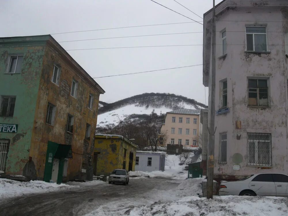 Камчатский расселение. Ул Рябиковская Петропавловск Камчатский. Улица Рябиковская в Петропавловске Камчатском. Барака Петропавловск-Камчатский. Петропавловск-Камчатский улицы.