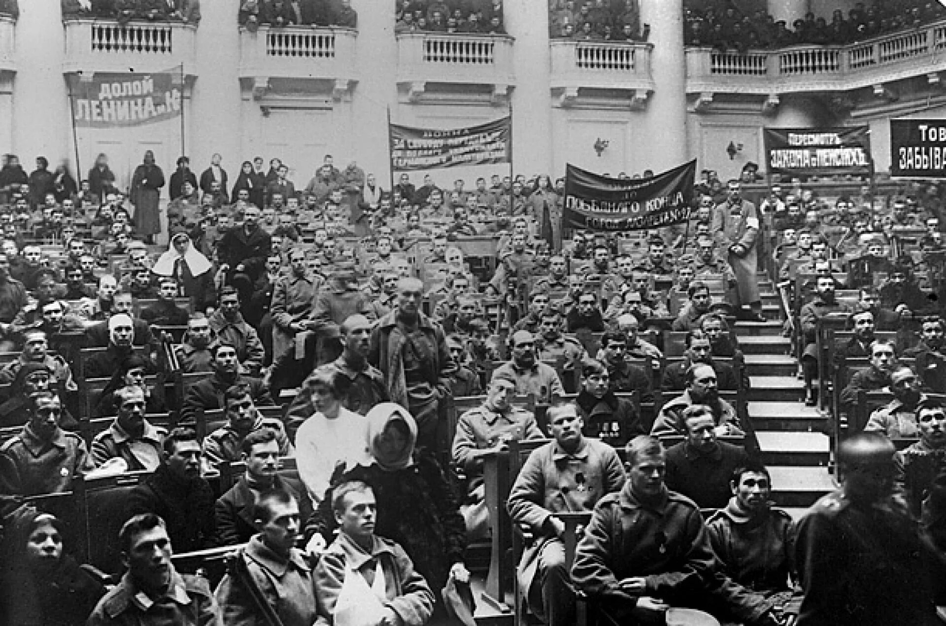 Февральская революция 1917 Петросовет. Митинги 1917 года. Таврический дворец революция 1917. Февральская революция манифестации.