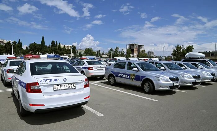 Гаи ереван. Полицейские машины в Армении. Полиция Армении машины. ДПС Армении. Полицейские машины в Ереване.