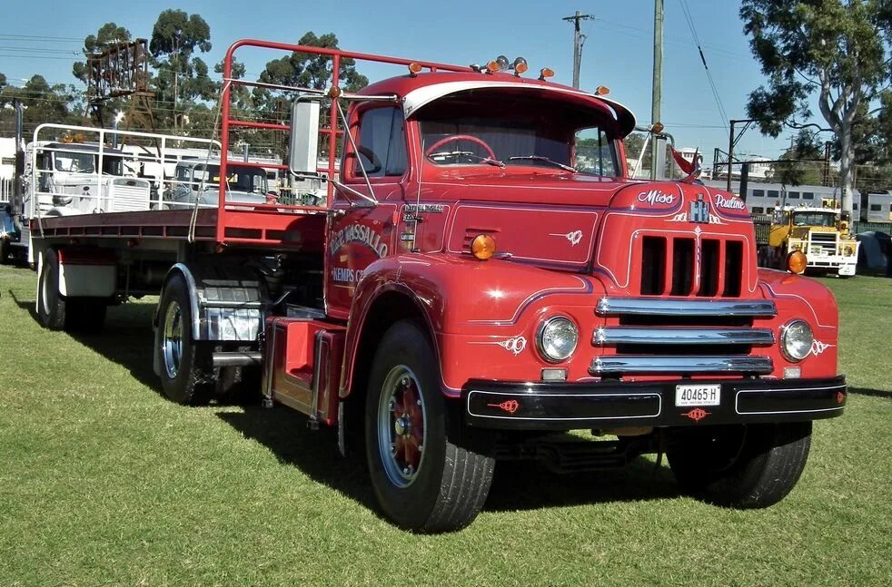 Inter r. International Harvester грузовик. 1962 International Harvester. International Harvester r 1955 кабина. Интернационал СФ 2670 грузовик.