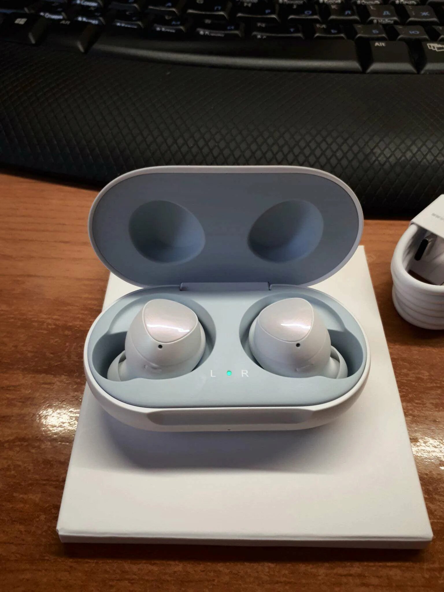 Купить галакси бадс про. Наушники Samsung Galaxy Buds 1. Беспроводные наушники Samsung Galaxy Buds Plus. Galaxy Buds 4. Беспроводные наушники Samsung Galaxy Buds Live.