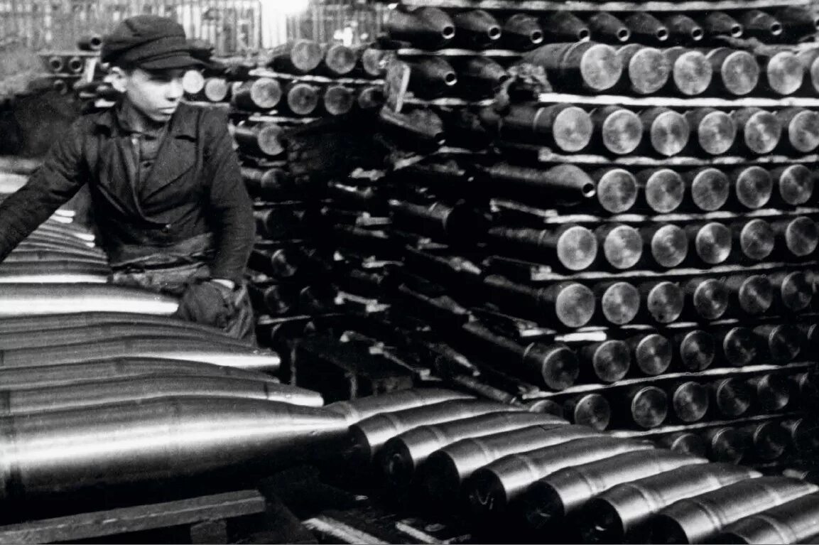 южный урал в годы великой отечественной. фотоальбом южного урала в годы великой отечественной войны. южный урал в годы великой отечественной. площадь революции челябинска 19 века. южный урал в годы великой отечественной.