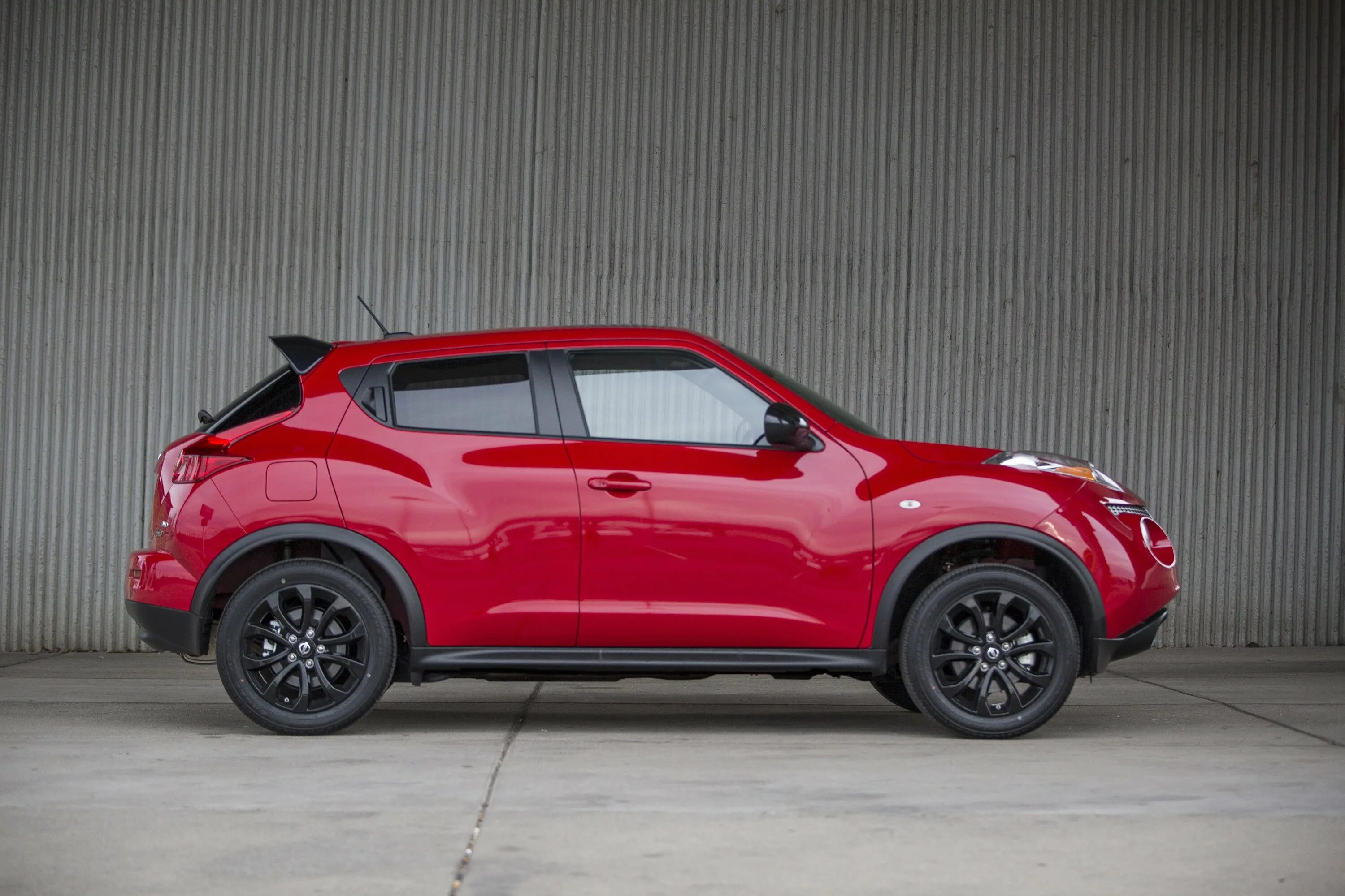 Жук полный привод. Nissan Juke Nismo. Nissan Juke 2014. Nissan Juke Nismo 2014. Nissan Juke 2000.