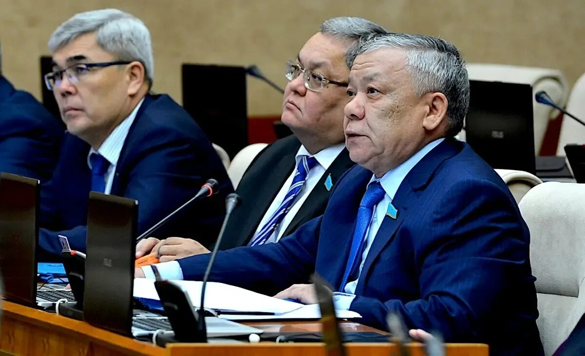 Республика kz. Коррупция кыргызстан. Гимн казахстана. Назарбаев с короной. Республика kz.