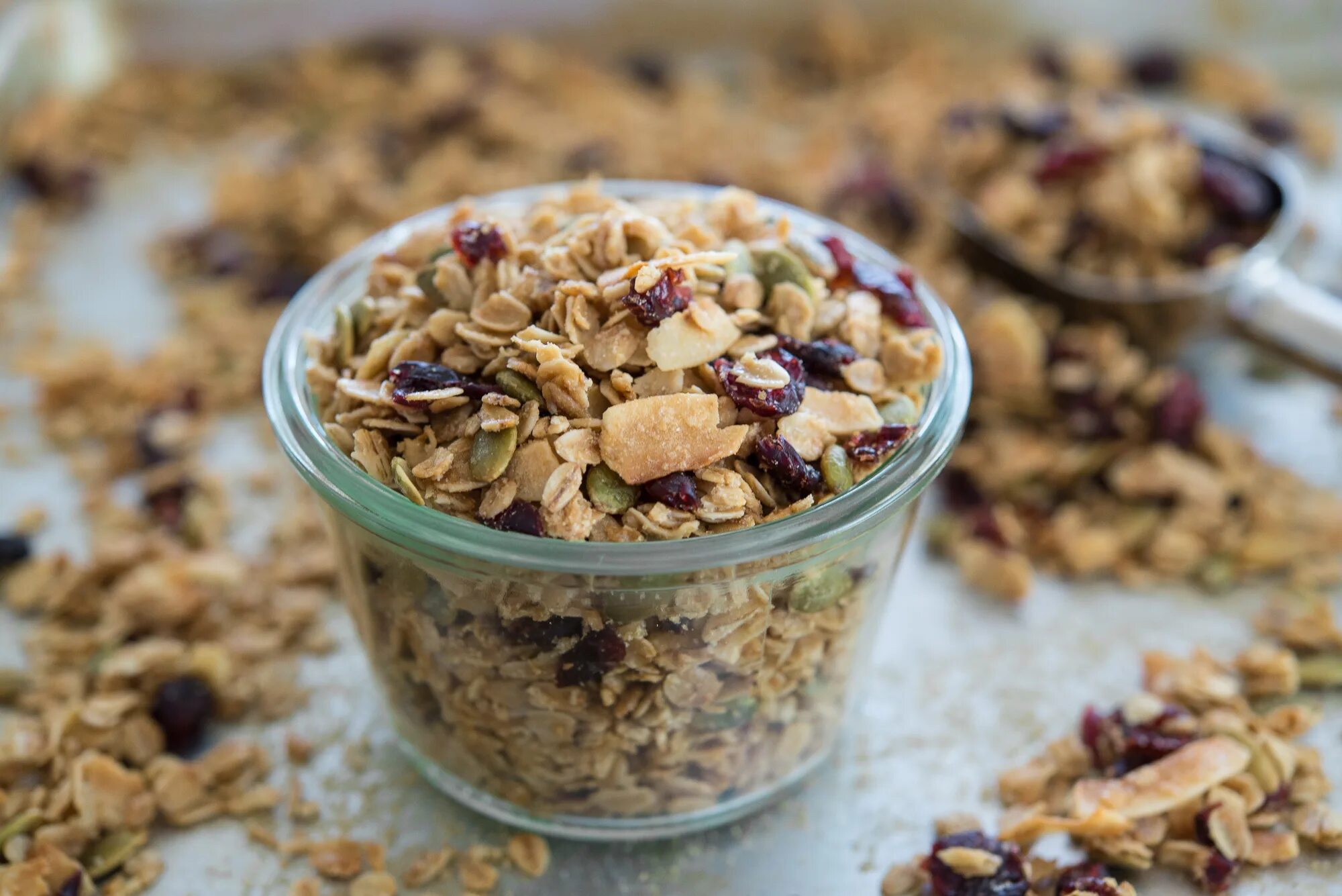 Мюсли можно есть сухими. Гранола покупная. granola мюсли. домашняя гранола. гранола оригинальная.
