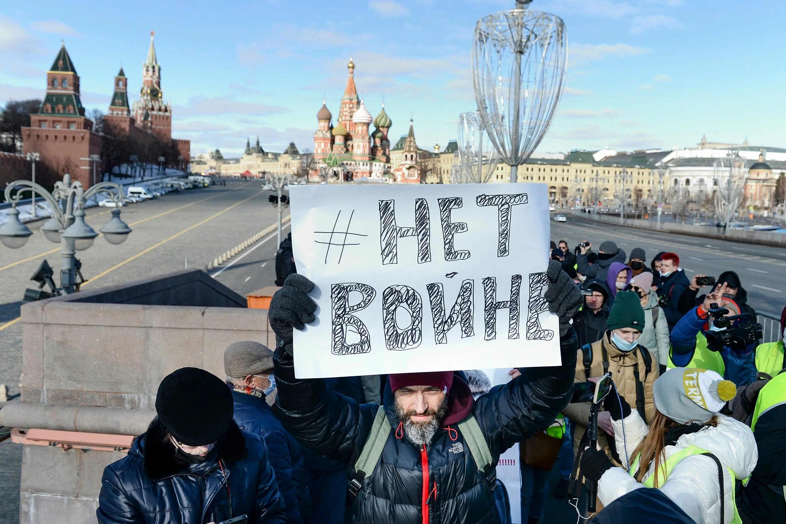 Митинги против войны с Украиной. Протесты в России против войны. Митинги в Москве против войны. Антивоенные протесты в Москве 2022.