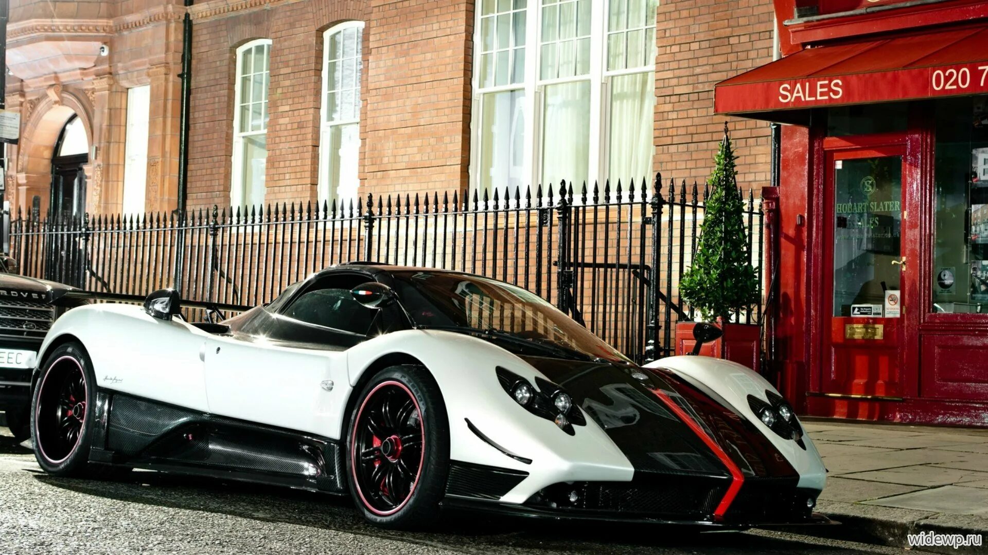 Паганини машина. Пагани зонда родстер f. Фон рабочего стола Pagani Zonda Cinque. Pagani Ronaldo.