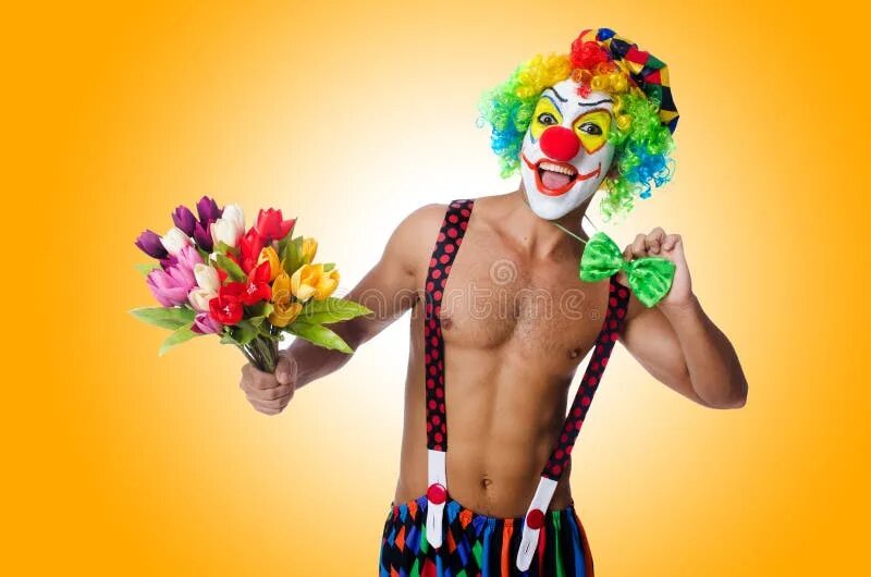 Клоун растение. Клоун с цветами. Клоун дарит цветы. Клоун с цветочком. Грустный клоун с цветочком.