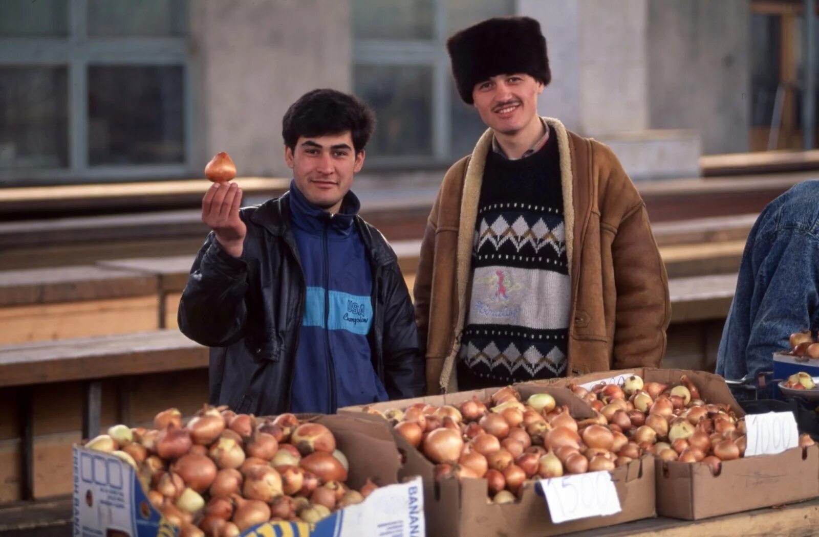 Как жили в 90 е. 90-Е годы. Рынок в России в 90е. 90-Е годы в России. Рынки 90-х годов.