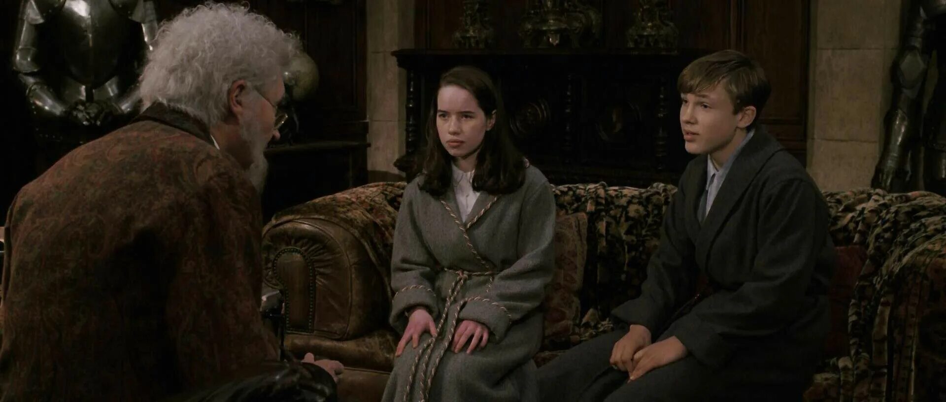 Хроники нарнии принц каспиан пещера. Хроники нарнии дом. Дом профессора из хроники нарнии. Хроники нарнии платяной шкаф. Дом нарнии.