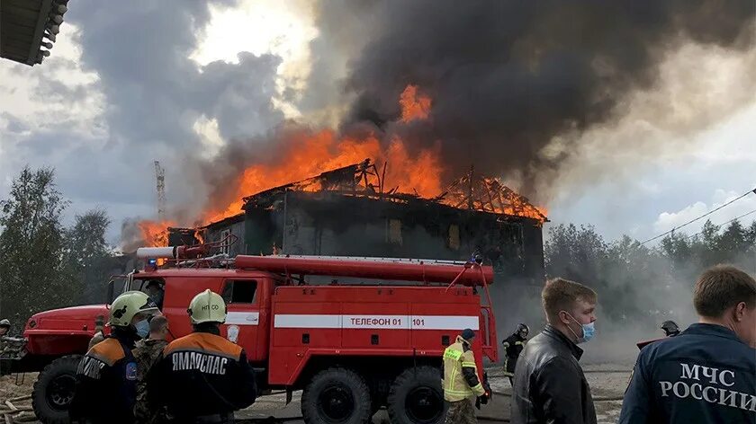 Ноябрьск пожар. Пожар в Когалыме. Пожары в Ненецком автономном округе. Ноябрьск горят деревяшки.