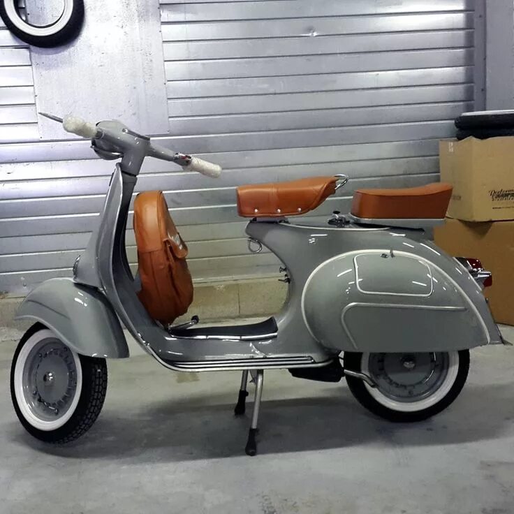 Итальянский мотоцикл веспа. Веспа байк. Веспа. Мотороллер vespa 125. Первый мотороллер веспа.