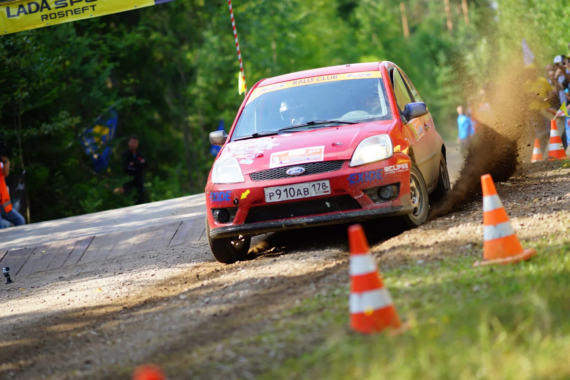 Сервис парк ралли. Парк сервиса wrc. Ралли парк горького. Зрители на ралли. Технопарк rally sport hummer racing team 111.