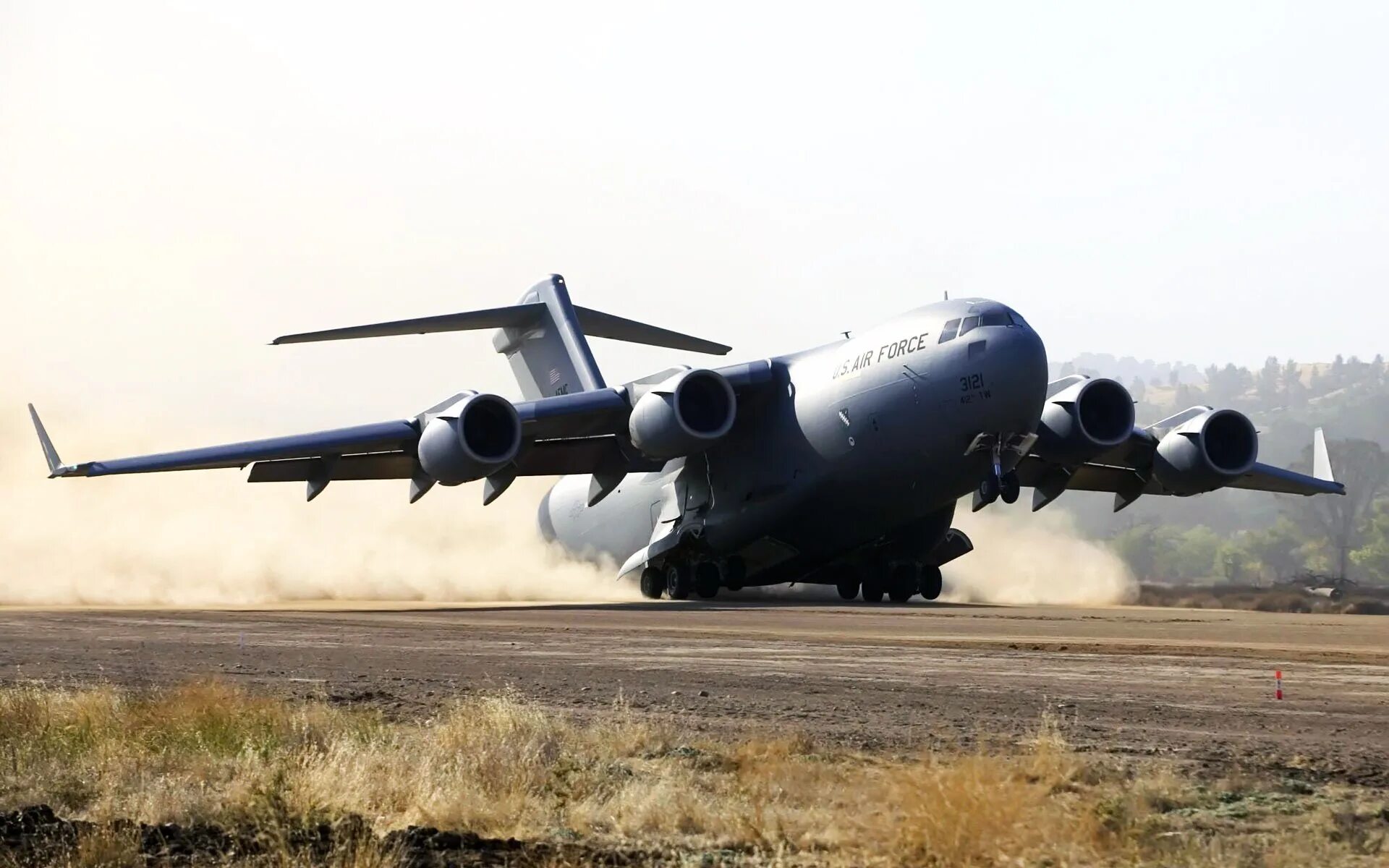 Самолет c-17 Globemaster III. C-17 Globemaster III ВВС США. Boeing c-17 Globemaster. Boeing c-17 Globemaster III самолёты Boeing.