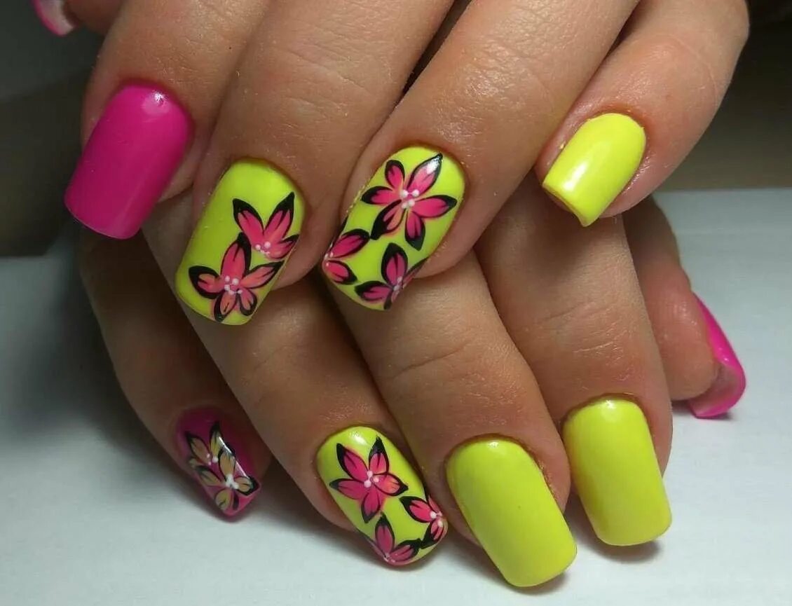 Дизайн маникюра ярких цветов. Ногти яркие летние. Красивые летние ногти. Яркий летний маникюр. Яркие разноцветные ногти на лето.