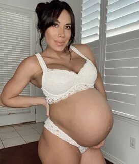 Don't you love pregnant women 🤰? t.cotzbmJS16hI.