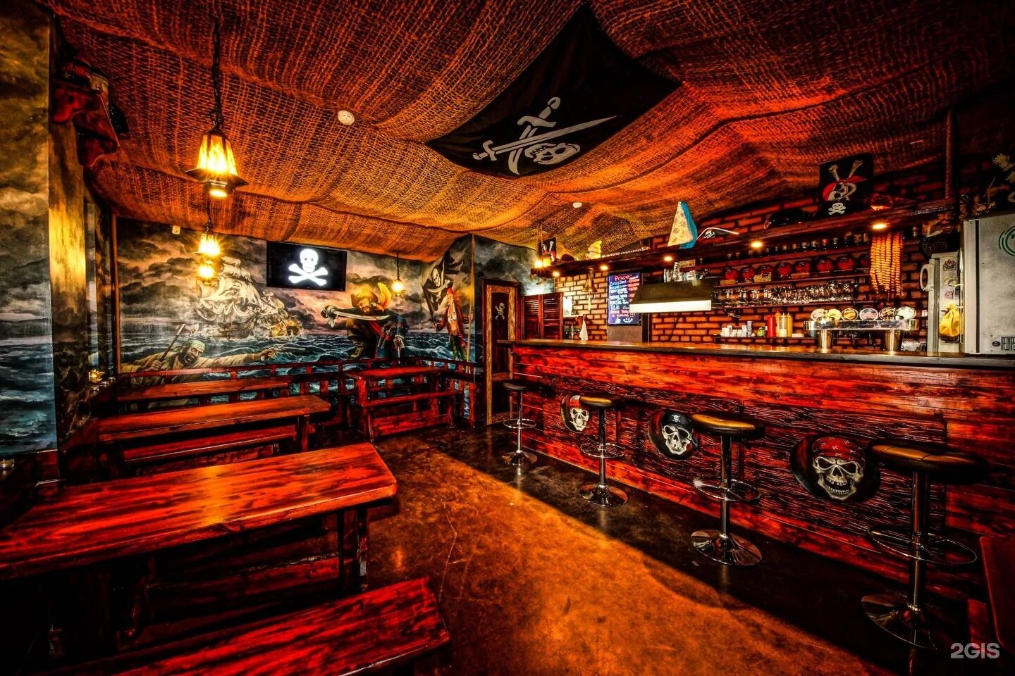 Тортуга кабак пираты. Грот бар таганрог. Грот бар арсеньев. Бар в пиратском стиле. Пираты в баре.
