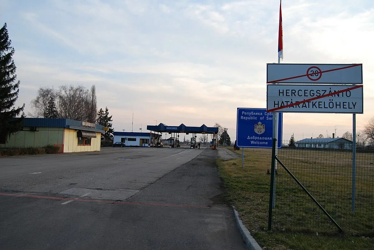 Сербско венгерская граница. Граница сербии и венгрии. Белград граница с украиной. Венгрия границы. Сербско венгерская граница.