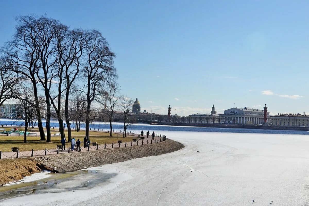 Каким будет апрель в спб. Апрельский Питер. Питер в апреле. Санкт-Петербург в апреле фото. Петербург в апреле фото.