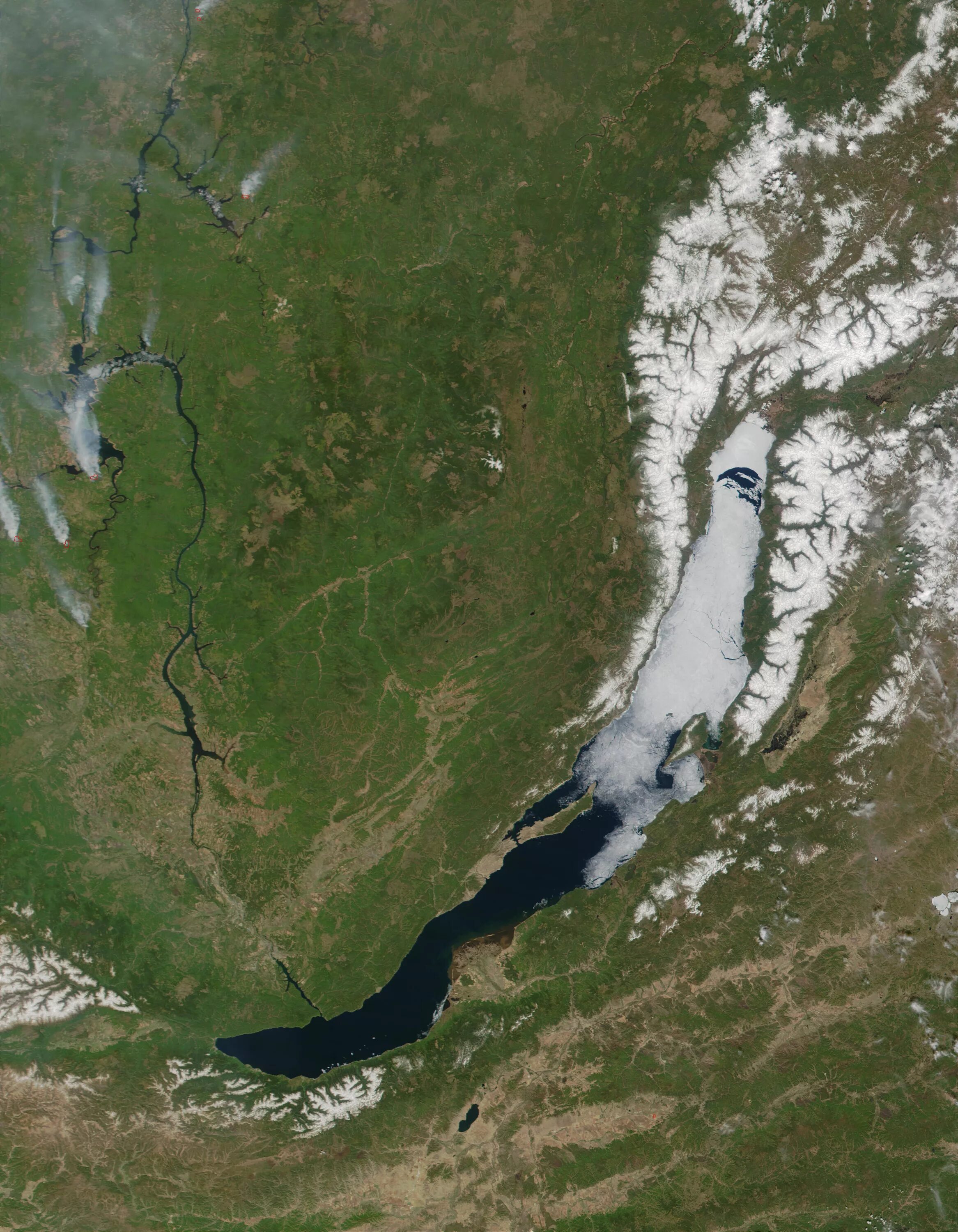 Где находится байкал страна. Озеро Байкал. Озеро Байкал со спутника. Местонахождения оз.Байкал. Озеро Байкал вид из космоса.