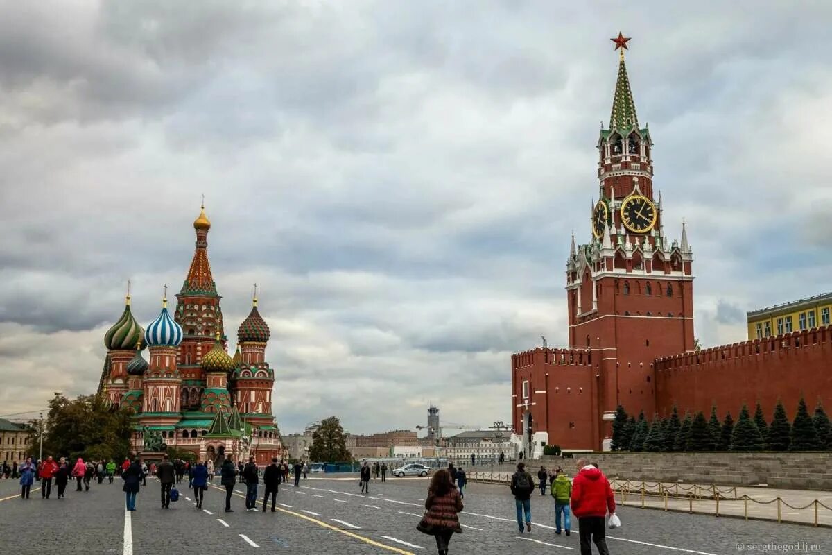 Красная площадь москва спасская башня. Фроловская башня московского кремля. Спасская площадь москва. Ворота спасской башни кремля. Спасские ворота кремля.