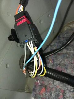 Установка розетки фаркопа
