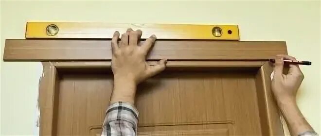 Установка межкомнатных дверей телескопическая. Зарезка дверной коробки. Наличник телескопический на межкомнатные двери. Установка межкомнатных дверей. Наличник телескопический на межкомнатные двери.