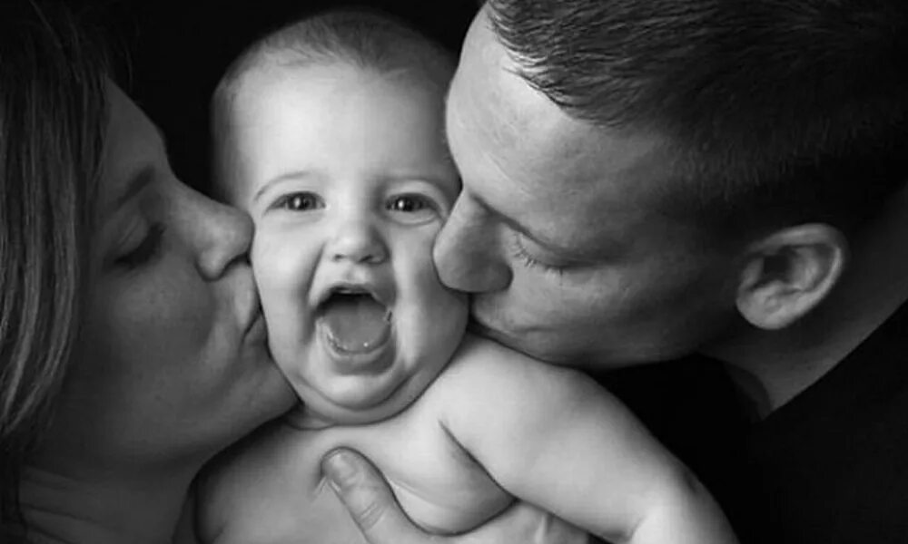 Родителей лица. Мама папа и ребенок. Любовь родителей. Любовь родителей к детям. Красивая семья.